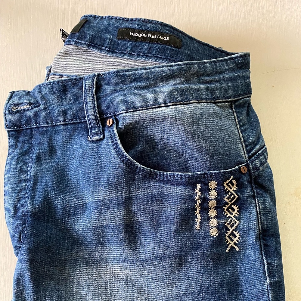 Woman’s Straight Jeans